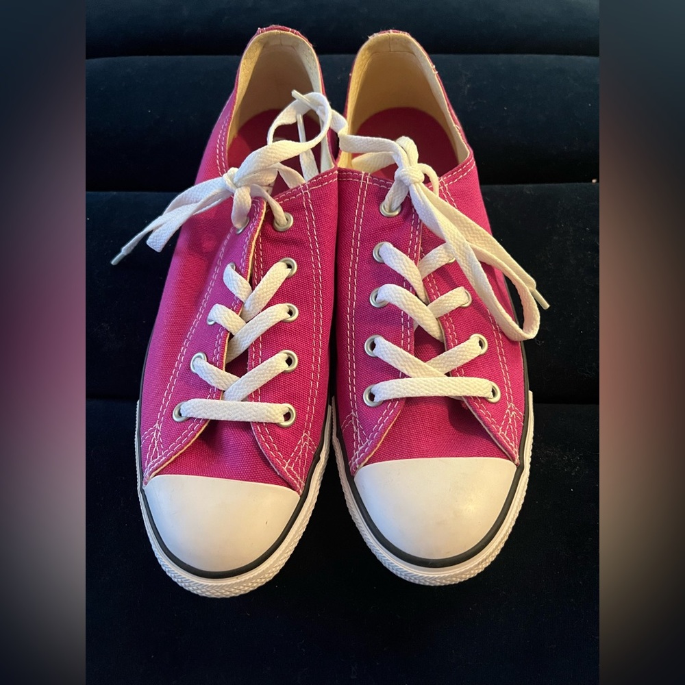 Converse 8.5 Pink Low Sneakers